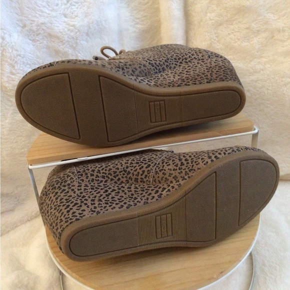 Toms Tan Leopard Print Wedge Boots - Picture 5 of 5